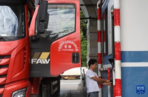 友誼關口岸上半年貨物進出口創新高，彰顯廣西外貿強勁活力